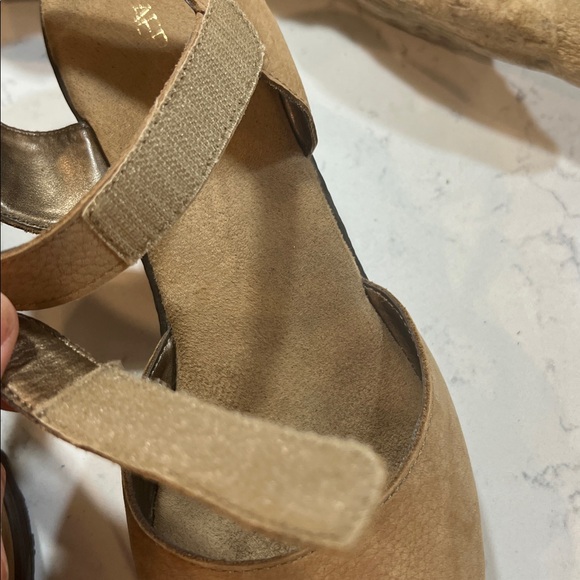 Aerosoles Leather Bogaboo Tan Brown Wedge Sandals Size 9 - Picture 6 of 15
